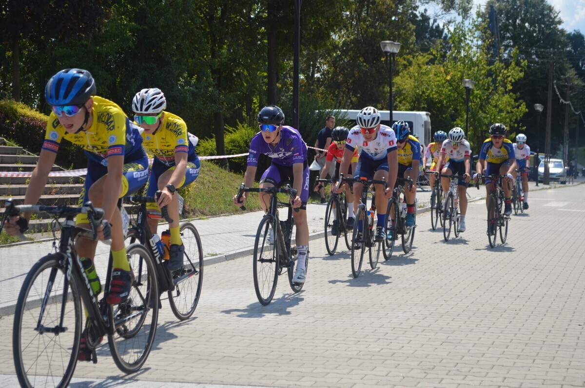 Pasjonująca rywalizacja młodych kolarzy