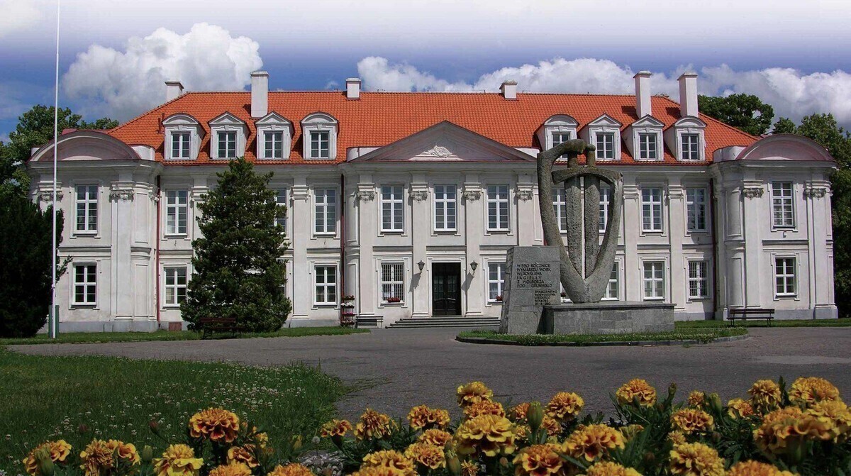 Coraz więcej dziewcząt trafia do klas mundurowych