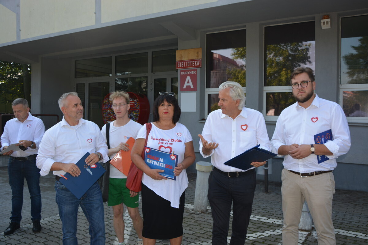 Uczelnia odgradza się od obywateli