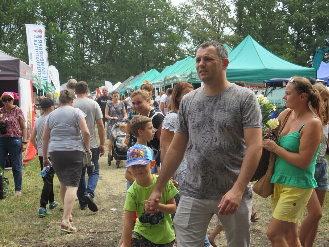 Pierwszy dzień Rol - Szansy. Mnóstwo wystawców. Tłumy odwiedzających