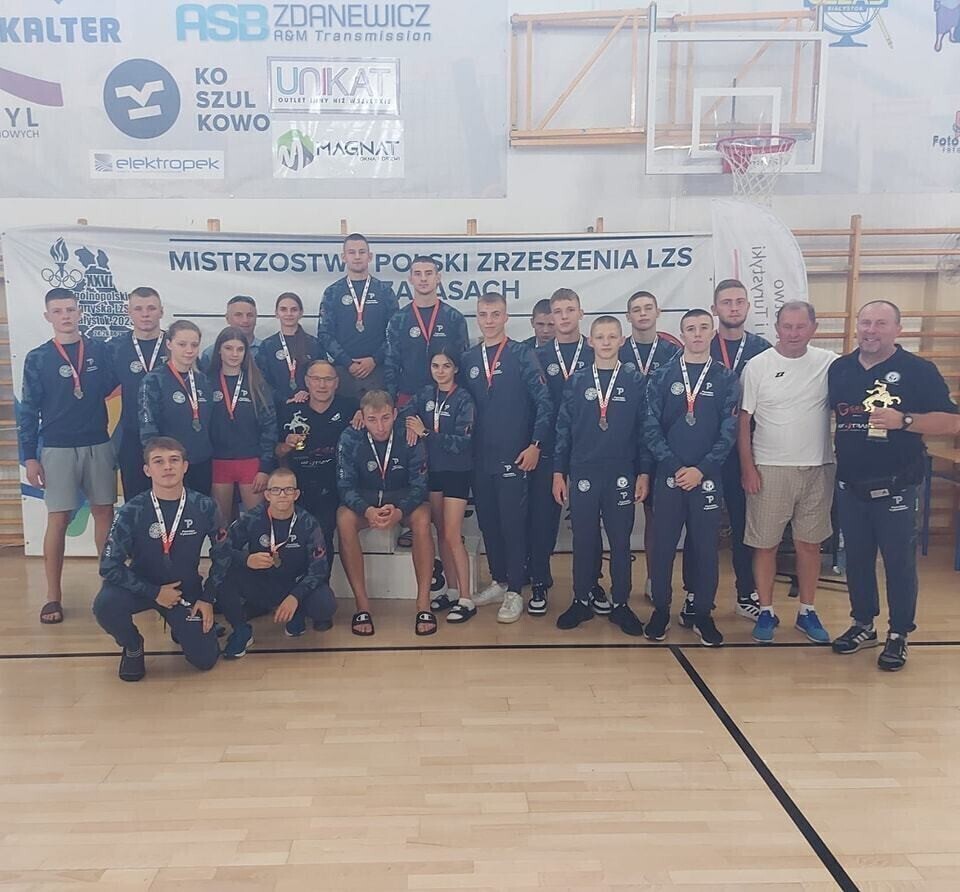 Piotrkowscy zapaśnicy wrócili z workiem medali z Mistrzostw Polski