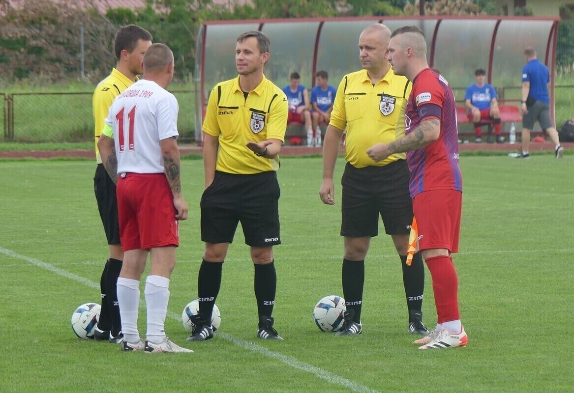 Piotrkowskie zespoły na dwóch biegunach