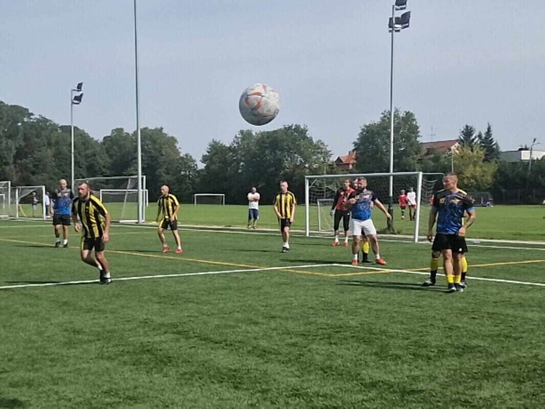 Wysokie zwycięstwa faworytów