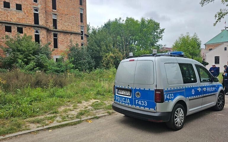 Martwy mężczyzna w pustostanie