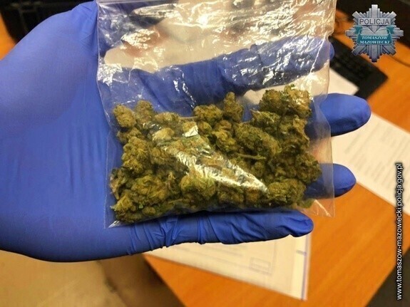 Młody kierowca BMW z narkotykami