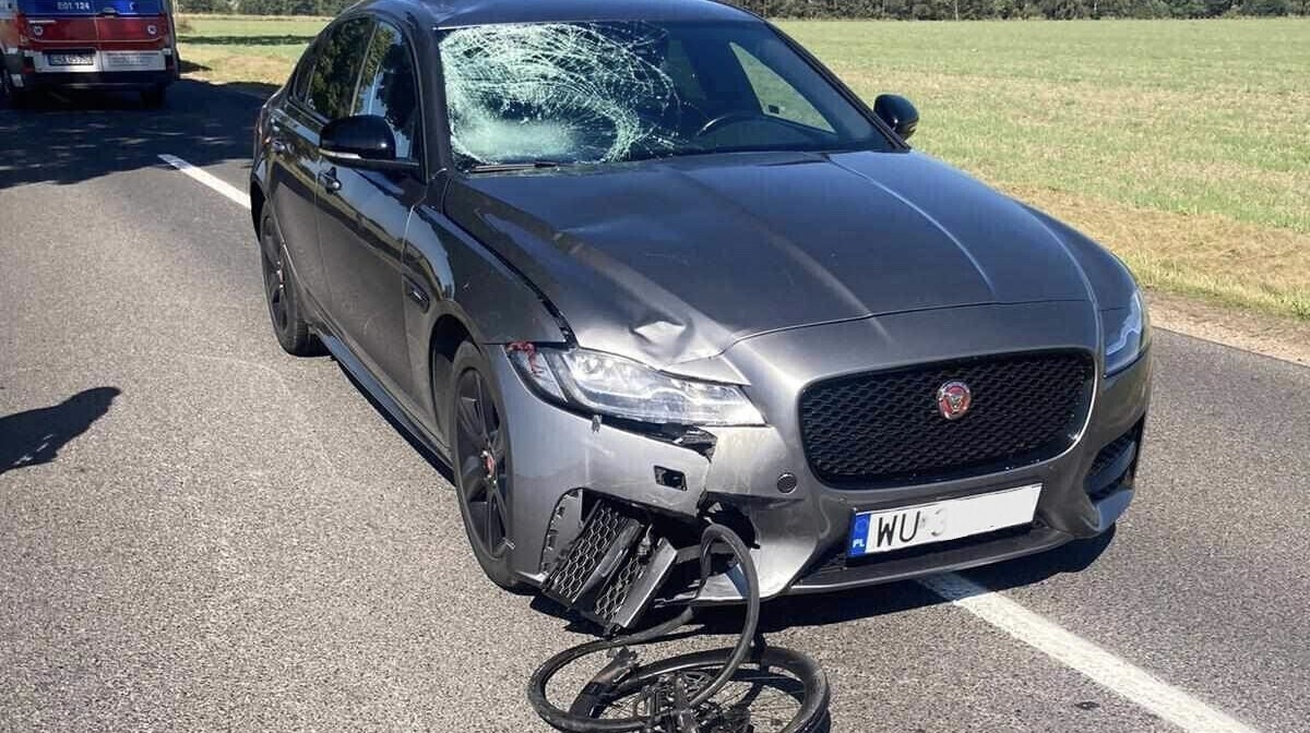 Jaguar potrącił rowerzystę. Śmierć na drodze w powiecie piotrkowskim