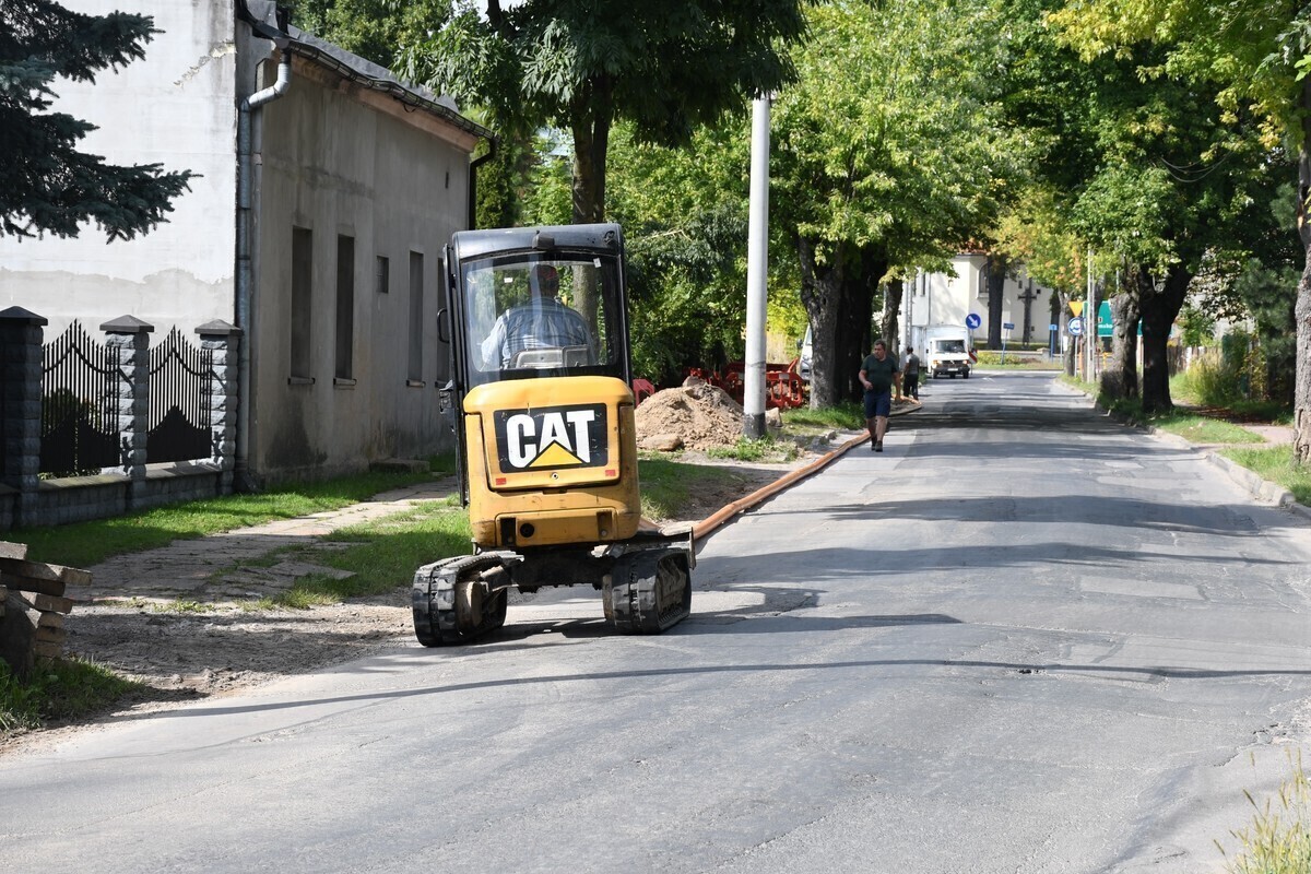 Uwaga Zamykają drogę w Piotrkowie