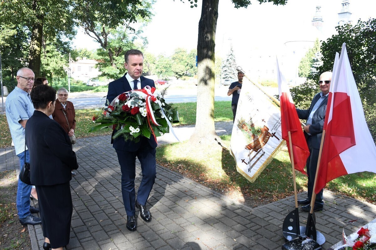 Nóż wbity w plecy. Rocznica sowieckiej zdrady