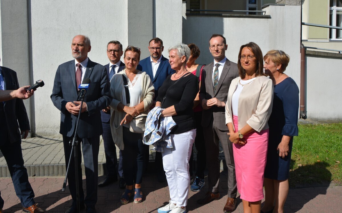 To my ratowaliśmy szpital - konferencja prasowa Prawa i Sprawiedliwości