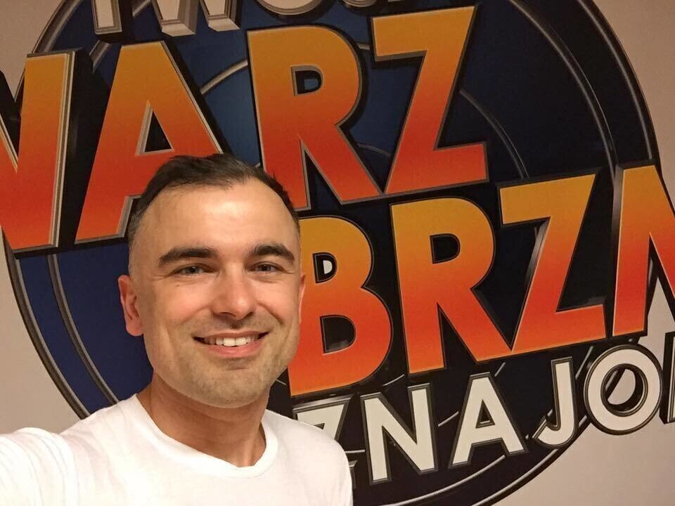 Z telewizyjnego show na scenę mediateki