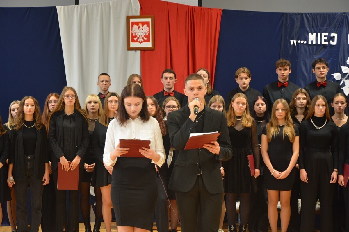 Ślubowali w świeżo wyremontowanej szkole