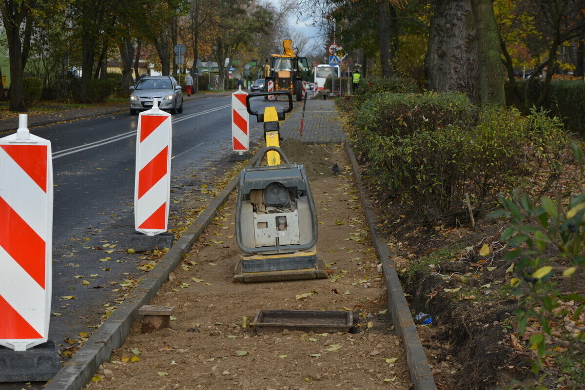 Remont chodnika przy ul. Wyzwolenia. Uważajcie na utrudnienia