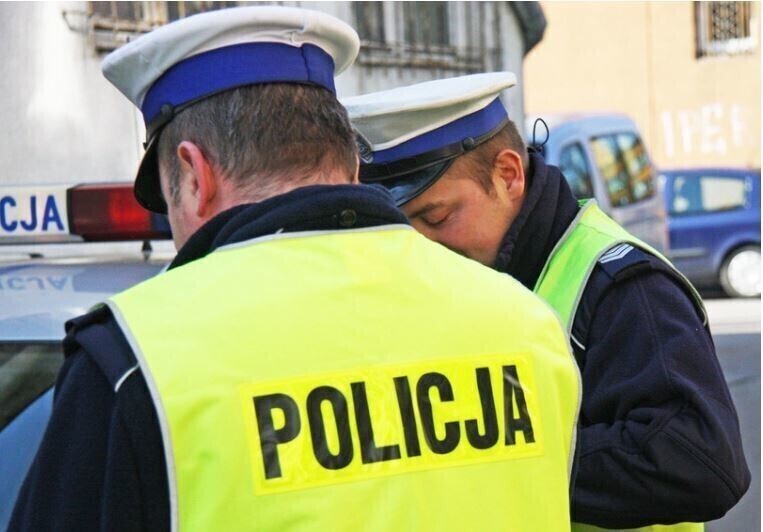 Dał łapówkę trafił do policyjnej celi