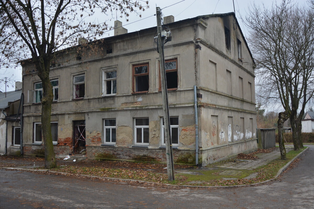Pożar pustostanu. Nie żyje jedna osoba
