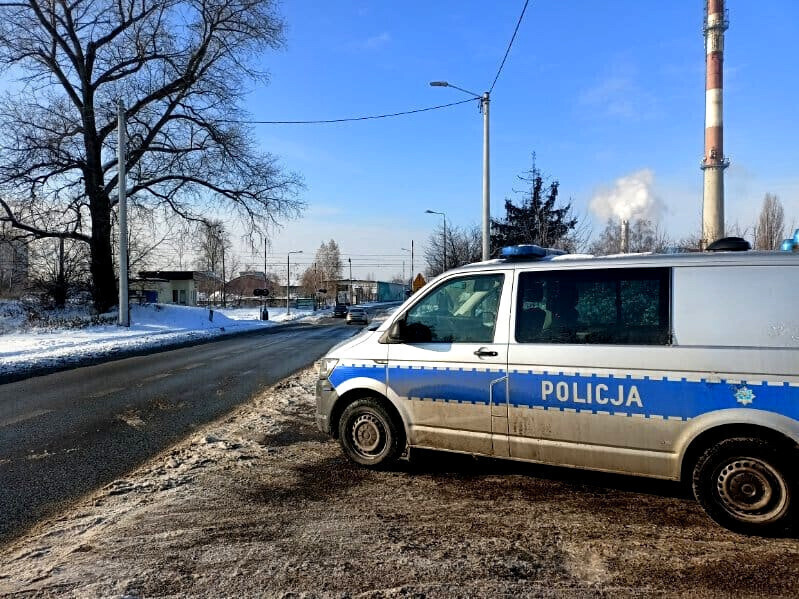 Szła wprost pod nadjeżdżający pociąg