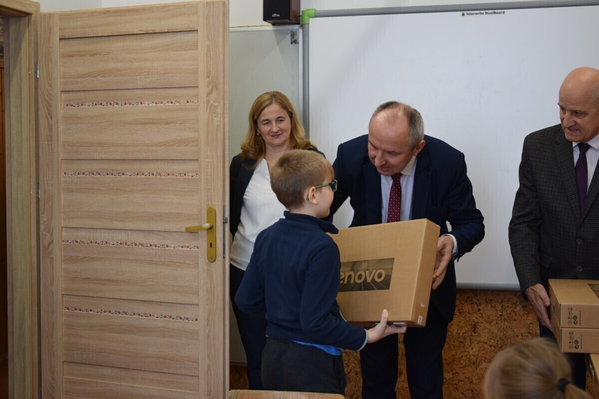 Prezenty dla uczniów wręczone