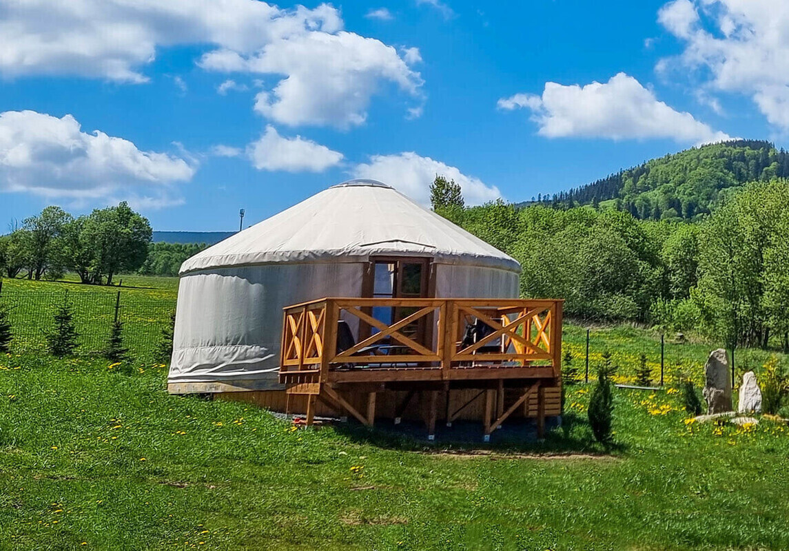 Jurta Kiedyś tradycyjne mieszkanie nomadów teraz hit turystyki