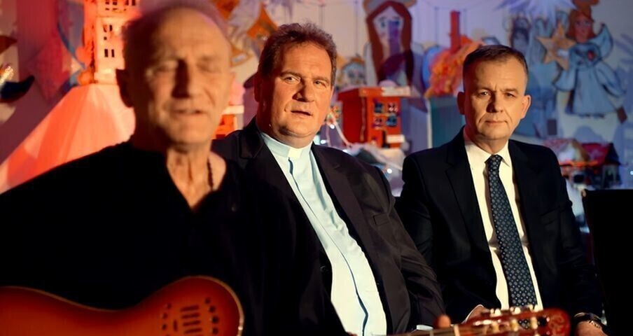 Prezydent Chojniak rapuje Posłuchaj kolędy piotrkowskiego MOK-u