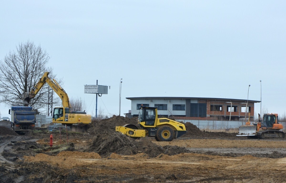 Maszyny wjechały na plac budowy. Powstaje nowy park handlowy