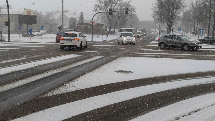 Zima wróciła, ślisko na drogach!