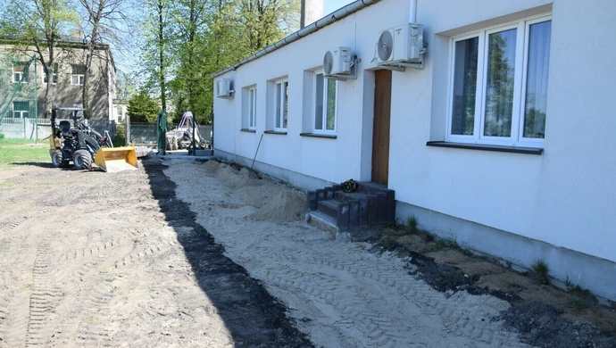 Trwają prace przy budowie boiska w Dalkowie