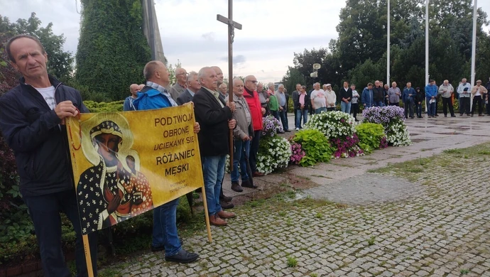 Sierpniowy Męski Różaniec ulicami Piotrkowa