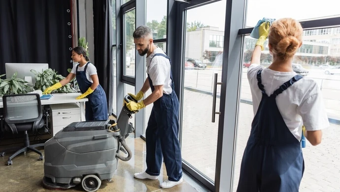 Czystość w biurze a samopoczucie pracowników – jak dbać o idealne warunki pracy?