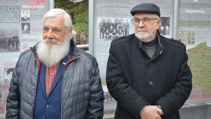 Wystawa przed Akademią Piotrkowską. Historia osób przymusowo internowanych ?