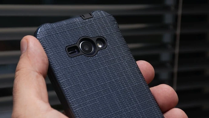 Co chroni telefon przed upadkiem?