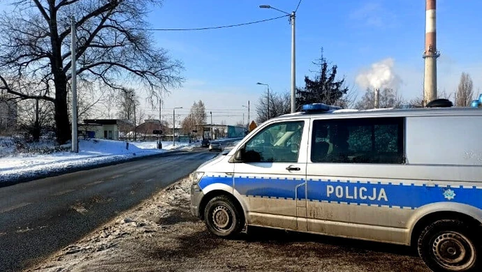 Szła wprost pod nadjeżdżający pociąg