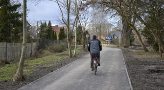 Otworzyli 260 metrów ścieżki w śladzie wąskotorówki