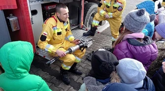 Nie tylko ratują, ale i edukują