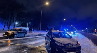 Bardzo ślisko i niebezpiecznie w Piotrkowie. Liczne kolizje i utrudnienia