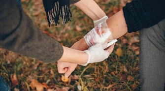 Bandaże zamiast kwiatów - akcja piotrkowskich wolontariuszy