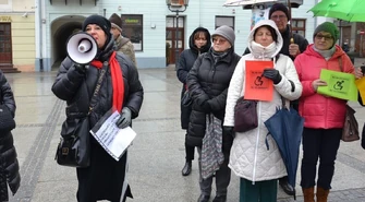 "Nie ma wolności bez solidarności". Protest w Rynku Trybunalskim