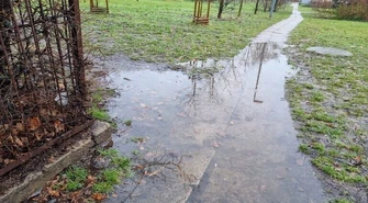 Co z tym chodnikiem? Bez kaloszy ani rusz!
