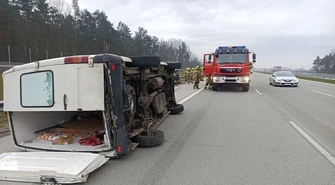 Zderzenie busa i osobówki na A1