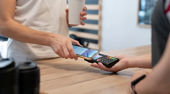Dlaczego warto wdrażać płatności bezgotówkowe?