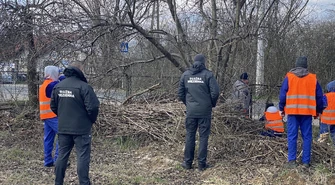 Osadzeni sprzątali lotnisko