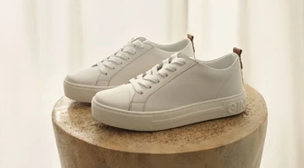 Skórzane sneakersy damskie - dlaczego warto je mieć?