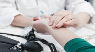 Gdzie szukać pomocy medycznej w majówkę?