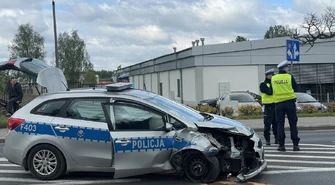 Groźne zdarzenie drogowe z udziałem radiowozu
