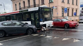 Kolizja osobówki z emzetką