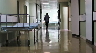 Niemowlę trafiło do szpitala ze śladami pobicia