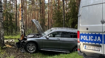 Wypadła z zakrętu na trasie Piotrków - Koło
