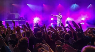 „Będzie, będzie zabawa, będzie się działo!”. Gwiazdy na scenach Piotrkowa i regionu