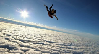 Skoki spadochronowe Piotrków Trybunalski – skacz w centrum Polski