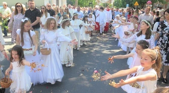 Procesja Bożego Ciała na ulicach Piotrkowa