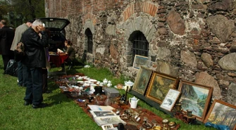 Kolejna giełda staroci przy Zamku Królewskim