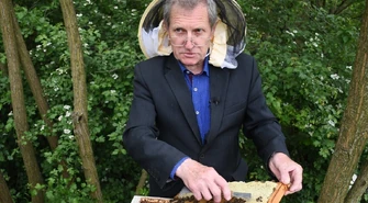 450 litrów miodu z miejskiej pasieki